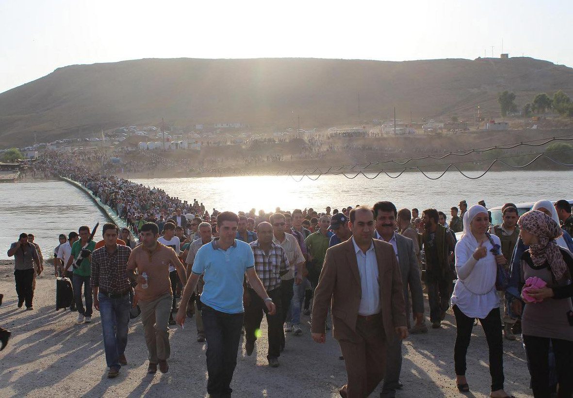 Étude de cas : photo de Syriens fuyant vers le nord de l'Irak (août 2013).